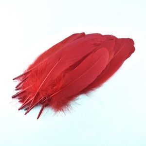 Vin de gros Couleur rouge Plumes d'oie pour la fête de bijoux décorative 13-18cm DIY CARALS PERRE ACCESSOIRES HOME PLUMES