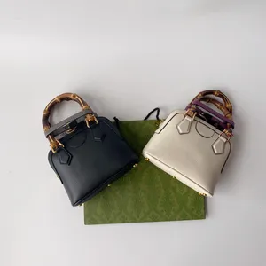 Sacs à bandoulière en cuir véritable pour femme en gros Mini sac à poignée supérieure en bambou vintage avec un bracelet en cuir dans les couleurs blanc / noir Matériel d'or Sacs à bandoulière Lady