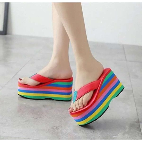 Femmes de gros 2022 Tourneaux Sandales Nouvelles plates-formes de bas de la plate-forme épaisses Slope Beach Female Rainbow Colorful Slipper i5io # 1175