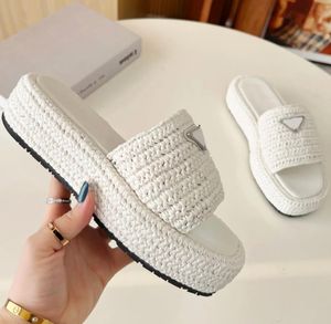 Mujeres al por mayor Crochet Flatform Slides Pool Slip en zapatillas Negro Nude Blue Pink White Sandalias casuales Zapatos Lady Beach Walking Eu35-41