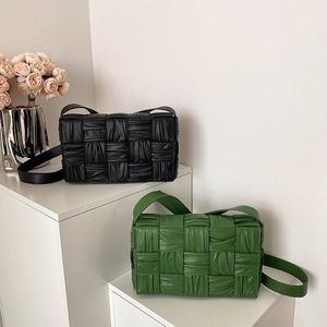 Vente en gros sacs à bandoulière pour dames 5 couleurs niche Joker couleur unie sacs à main en cuir épais simple sac de messager plissé atmosphérique sac à main tissé à rabat 9032 #