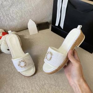 Gros femmes Pantoufles Dames Laine Diapositives Hiver Fourrure Fluffy Furry Lettres Chaudes Confortable Fuzzy Girl Flip Flop Pantoufle Sandale Beach Slide Platform Wedge