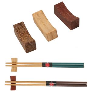 Venta al por mayor soporte para palillos de madera utensilios de cocina ecológicos palillos decorativos creativos cuidado de la almohada resto de palillos