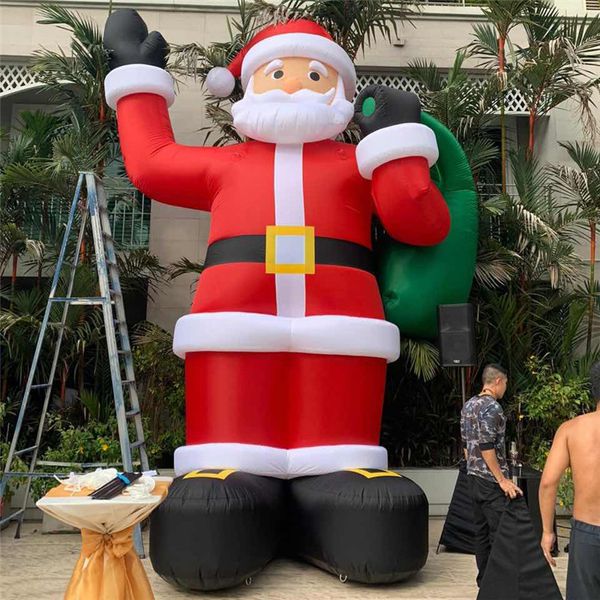 Juegos al aire libre Patio al por mayor Decoración globo inflable Árbol de Navidad, regalos de Papá Noel modelo de bolsa en la parte posterior para publicidad del Festival con soplador por expreso