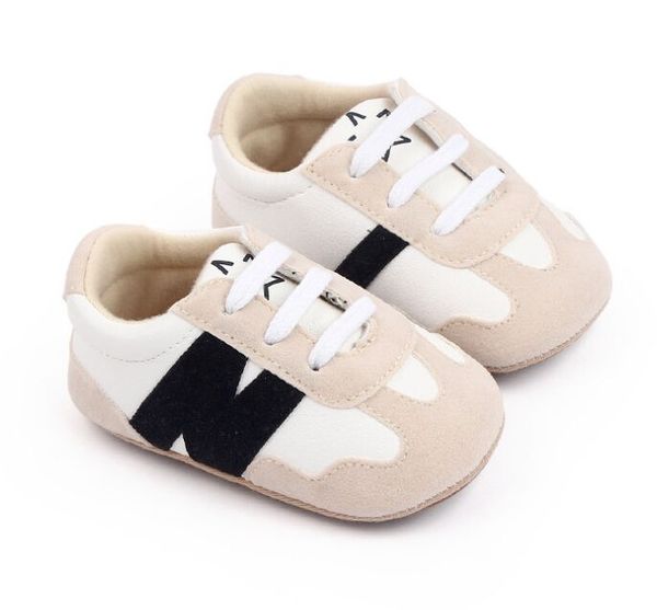 Grossistes Chaussures pour bébé en cuir Premières marcheurs Crib Girls Boys Sneakers Bear Coming Enfant Moccasins Chaussures 0-18 mois