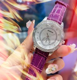 Whosales diamants bague femmes montres 37mm véritable ceinture en cuir montres de haute qualité super designer luxe montres à quartz top design horloge belle table