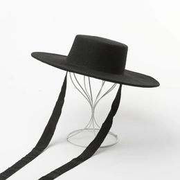 Hombo de fieltro ancho Hat, plano, sombreros de navegación de invierno para mujeres, cabina de encaje de la barbilla.