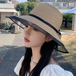 Sombreros de ala ancha 2023 Moda coreana Sombrero de paja simple Verano de las mujeres Arco fino Visor de flores Grandes aleros Playa Malla Dome Sun Cap Gorras Para