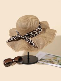 Chapeaux à bord large 2024 Patché léopard pour femmes arc gros chapeau de paille Eaf avec ruban Sweet tissé plage