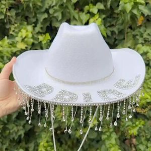 Chapeaux à large bord Seau mariée Cowboy Cowgirl blanche avec strass et décorations de glands 230325
