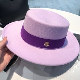 Chapeaux à large bord seau sangle colorée haut plat Fedora élégant style français délicat Panama chapeau rétro doux ins pour femme 231027