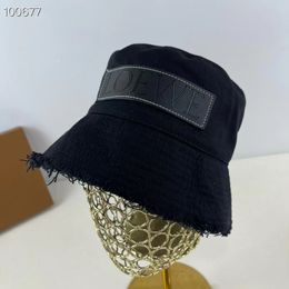 Le créateur de godets de chapeaux à bord large La version correcte du chapeau de pêcheur de Sunshade Circular Loe est un style à la mode et à la mode avec un chapeau attaché.Anglais grand à bord