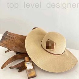 Wide Brim Hats Bucket Designer Facrage Style ~ Femme Summer Summer Souet Sun Protection Sun Big Brimd Plaw Hat ~ Simple et à la mode Hwuv