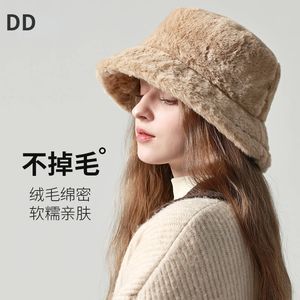 Chapeaux larges seau Chapeau de seau pour femmes à la mode imitant la grille de fourrure de lapin en peluche version coréenne pêcheur épais pour les femmes en automne et en hiver 231208