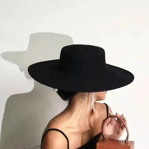 Chapeaux à large bord seau feutre pour femmes Fedoras Panama chapeau Jazz laine Fedora casquette classique couleur noire mode Bowler Lady fête 231219