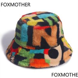 Chapeaux à large bord Foxmother Outdoor Mticolor Rainbow Fausse Fourrure Lettre Modèle Femmes Hiver Doux Chaud Gorros Mujer Drop Livraison Dh1F4