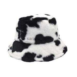 Chapeaux à larges bords Chapeaux de seau Automne et hiver nouveau chapeau de pêcheur en cheveux de lapin imitation imprimé de vache version coréenne de la mode en peluche épais chapeau de bassin chaud net rouge J240120