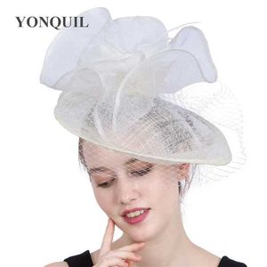 Brede rand hoeden emmer hoeden zwarte fascinator hoed met sluier voor vrouwen sinamay begrafenis cocktail theekransje kerk hoed veer hoofddeksel y240426