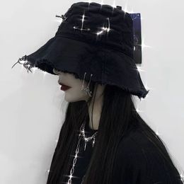 Brede rand hoeden Bucket Hats Zwart Harajuku Mall Goth Hat Women Men Girl Punk Emo Dark Academic Esthetische Cross Brim Caps Fairy Grunge Hat Bucket Alternative 230620