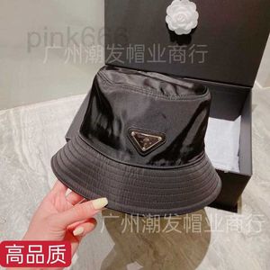 Chapeaux à bord large concepteur de chapeaux de seau nouveau tissu en nylon triangle inversé de coton pur