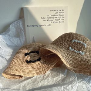 Chapeaux à bord large chapeaux Bucket Designer Wide Brim Hats Luxury Ajustement de paille réglable pliable Chapeau de plage fait à la main pour les capuchons de Sunshade de vacances pour les sorties 2024 NOUVEAU