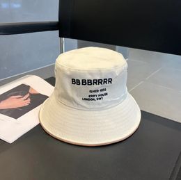 Brede rand hoeden emmer hoeden desingers emmer hoeden luxe rand hoeden vaste kleurbrief sunhats mode cap trend reis buckethats temperament honderd hoed 2024