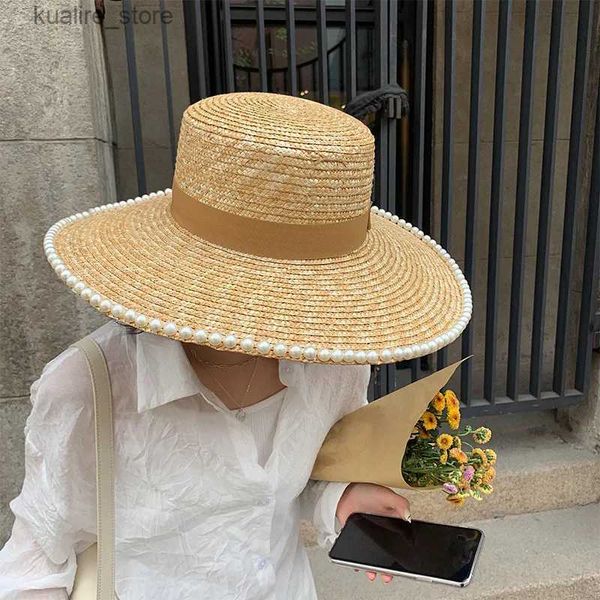 Sombreros de ala ancha Sombreros de cubo Sombrero de paja natural hecho a mano elegante para las mujeres Vendaje Lazo de cinta Perla Sombrero para el sol de ala ancha Derby Protección solar Gorras de playa de verano L240322