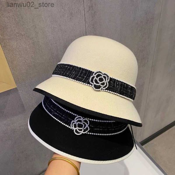 Chapeaux à larges bords Chapeaux de seau Élégant petit parfum Blanc noir Camellia fedora Ruban de perles % laine feutre disquette Dames Mariage Église chapeau tarte feutre chapeau Q240312