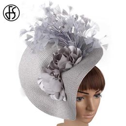 Brede rand hoeden emmer hoeden fs imitatie stro grote derby fascinator hoed voor bruiloft dames witte bloem headpiece hoofdband fancy veren race haar accessorie y240426