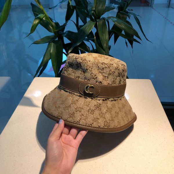 Chapeaux à Larges Bords Chapeaux Seau Chapeau Seau de Luxe Designer Lettre Bicolore en Métal Peau de Vache Imprimé Couture Chapeau Seau Chapeau de Soleil Portable pour Hommes et Femmes Pure Goodness