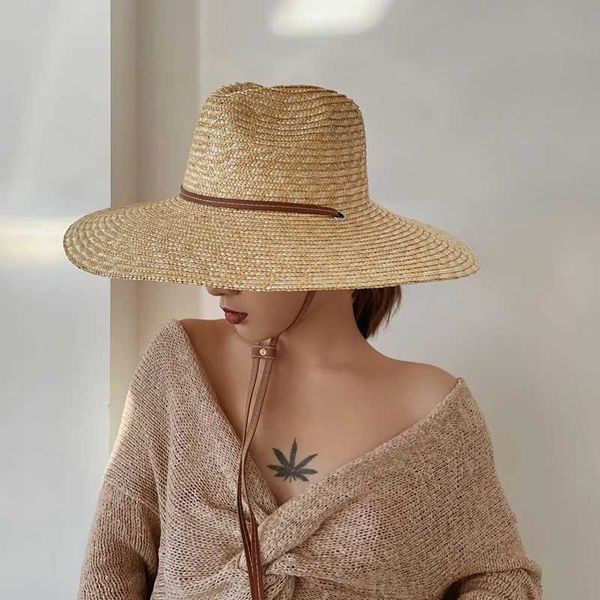 Chapeaux à bord large chapeau seau Nouveau 2024 STRAP Style Paille Chapeau Fashion Fashion Vacation plage UV Summer Brown Travel Panama Chapeau extérieur en gros Q240403