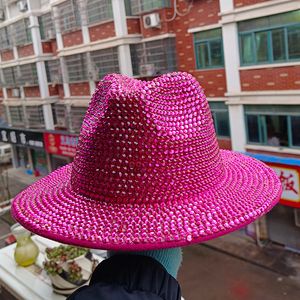 Sombreros de ala ancha Sombreros de cubo Sombrero suave rojo rosa Sombrero de fiesta de escenario Hombres y mujeres Jazz Hip Hop Último color sólido Moda Primavera Jazz Hat 230620