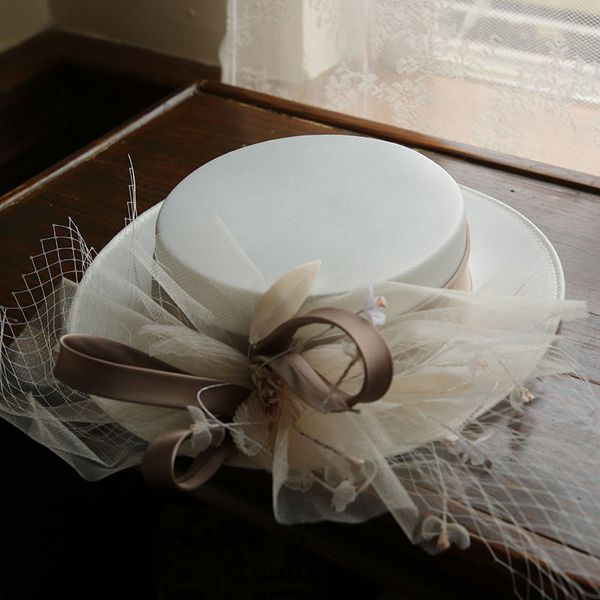 Chapeaux à large bord seau rétro mariage femmes nœud papillon Net mariée blanc accessoire mariées fascinateur chapeau 230804