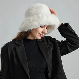 Chapeaux larges chapeaux seau hiver fausse fourrure pour femmes chaud peluche chapeau de pêcheur pelucheux casquette extérieure élégante panama casquettes année présente va 231204