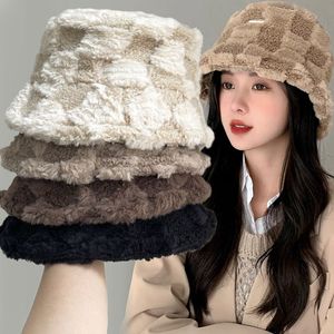 Chapeaux à large bord seau hiver épaissir pêcheur femmes filles agneau polaire damier Panama casquettes extérieur peluche chaud lettre chapeau 230915