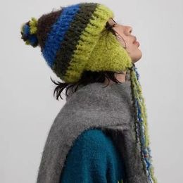 Chapeaux à large bord seau femmes laine peluche tricoté gland perles bombardier coloré Y2K fourrure hiver chaud rayé chapeau froid avec oreilles 231025