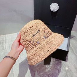 Chapeaux à bord large seau pour femmes chapeau de paille d'été avec lettre f design en tricot de protection solaire plage décontractée à la mode
