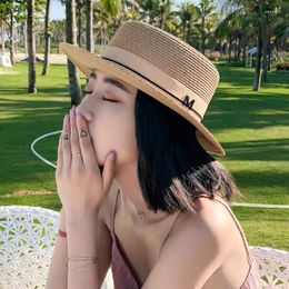 Brede rand hoeden ontwerper strohoed vrouwelijke zomer platte top brief elegant wit Britse zonnebrandcrème Seaside Holiday Sun Hatwide Widewide Wend22