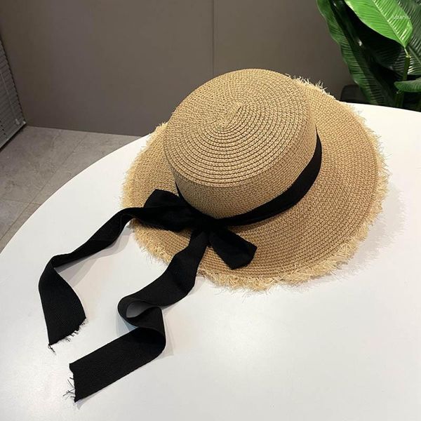 Sombreros de ala ancha hechos a mano para mujer, sombrero para el sol de verano, gorra de paja de rafia de playa de Panamá, lazo blanco y negro grande, cinta de temperamento, corte UV plano