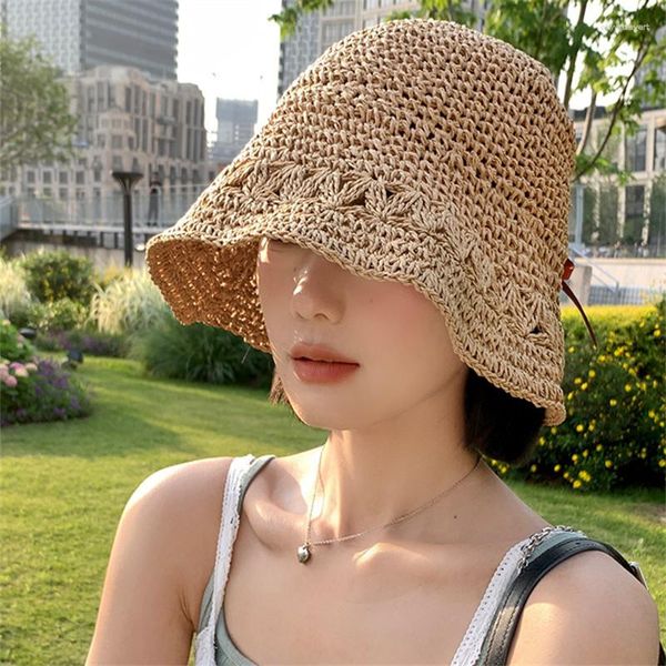 Chapeaux à large bord Chapeau de seau de paille de vacances coréennes Femmes d'été Respirant Pare-soleil Crème solaire Bord de mer Pliable Strap-on Sun Cap