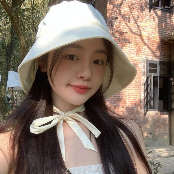 Sombreros de ala ancha Coreano Color Sólido Streamer Bucket Hat Verano de las mujeres al aire libre Gran protector solar Cubra la cara Simple Lace-Up Sun Cap