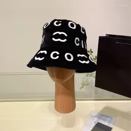 Sombreros de ala ancha Hombres Diseñadores Cubo Mujeres Marca de lujo Letras completas Gorra de pescador para unisex Casual Moda Verano Otoño Deportes al aire libre