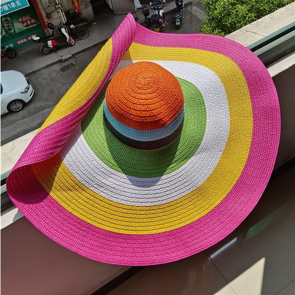 Chapeaux à large bord arc-en-ciel rayé grand parasol Anti-ultraviolet chapeau de soleil plage avec bord métallique peut être plié arbitrairement large