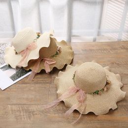 Hombras de ala ancha para mujeres Decoración de flores de sombrero de paja Lace-up Bowknot Sun Round Dome Sweat Band Big Waves Beach