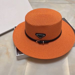 Chapeaux de seau en paille à large bord Chapeaux Fedoras pour hommes Femmes Designer Protection solaire Printemps Été Automne Plage Vacances Escapade Flat Top Chapeaux avec Ruban Noir Orange