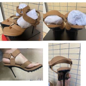 Sandales féminines à talons hauts à talons larges à talons hauts avec pantoufles d'eau résistantes au caoutchouc, 10,5 cm et 7,5 cm respectivement, taille 35-4 qualité originale
