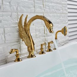 Baignoire répandue de baignoire de baignoire Golden Buber Golden Tap Tap à pont monté 3 poignées Swan Bath Douche de douche avec Tire Out Handshower Head