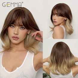 Perruques GEMMA Ombre Brown Blonde Golden Synthetic Wig With Bangs Brottes Wig Wigs Wig Wigs pour les femmes Utiliser les cheveux naturels résistants à la chaleur des cheveux naturels