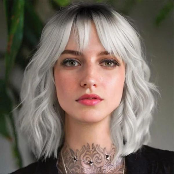 Perruques HAIRJOY perruques courtes blanc argent pour femmes Ombre noir et gris perruque bouclée avec frange cheveux synthétiques