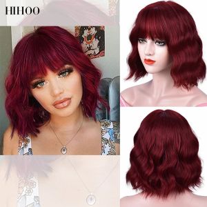 Pelucas Hihoo Wavy Wigs Wigs Kinky Curly Wigs con flequillo para mujeres blancas Diabarde de cabeza Red Red Rosa Natural Cabello sintético Lolita
